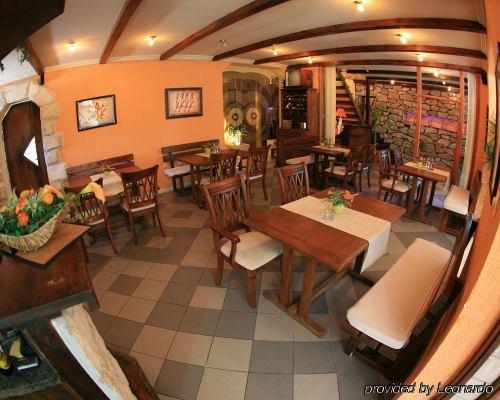 Villa Cezar Kaštel Lukšić Restaurant foto
