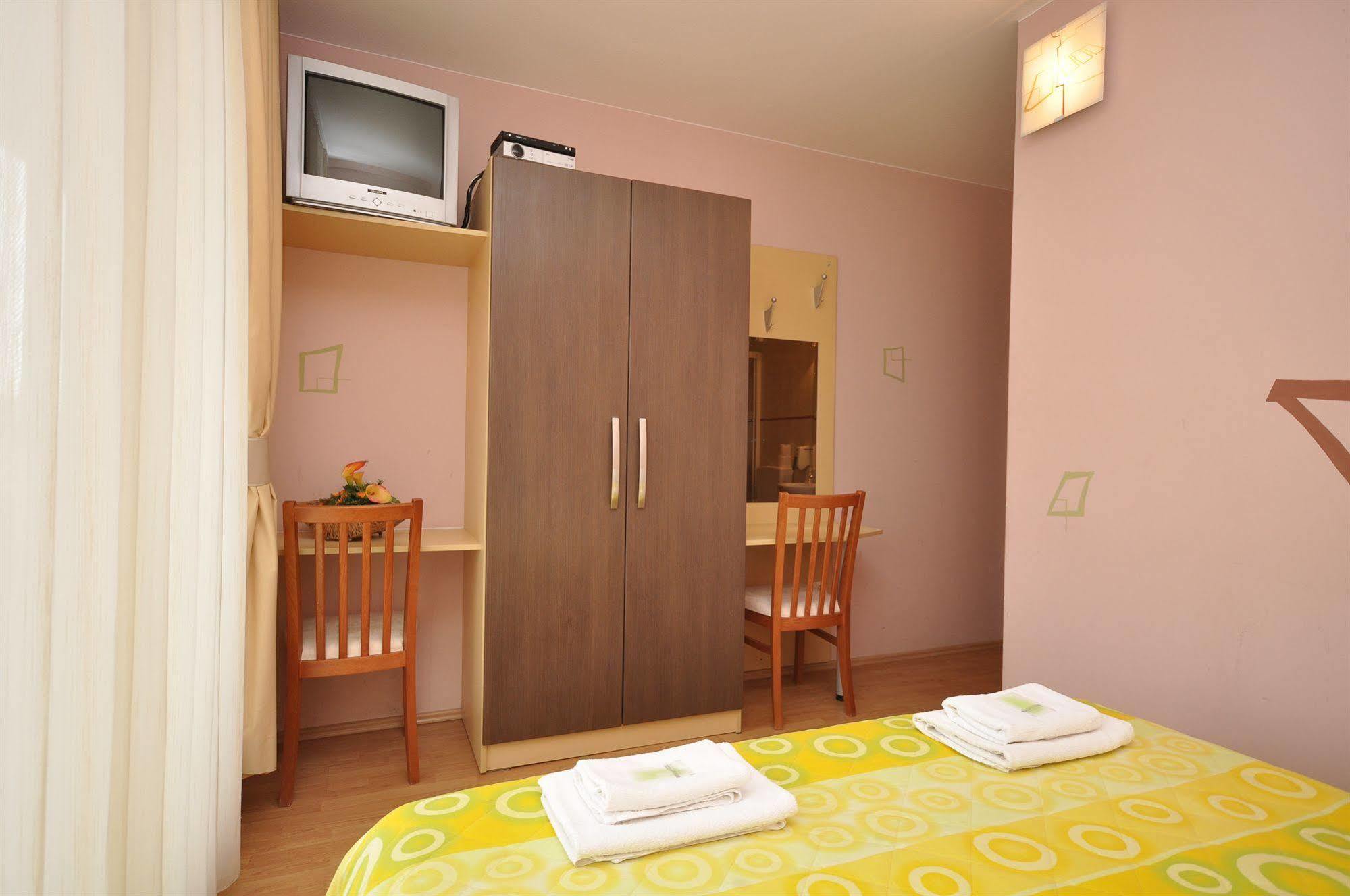 Villa Cezar Kaštel Lukšić Exterior foto